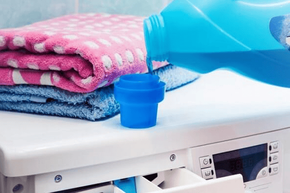 Pour the conditioner into the container, washing machine
