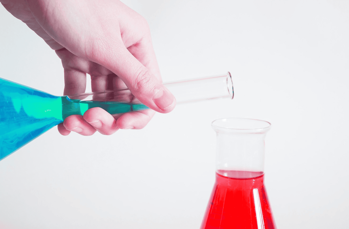 Pouring the solvent into the flasks